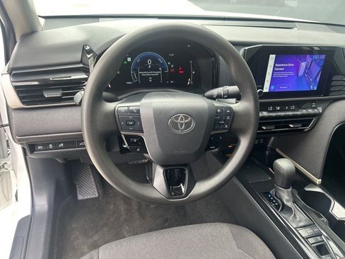 Used 2025 Toyota Camry LE FWD image 7