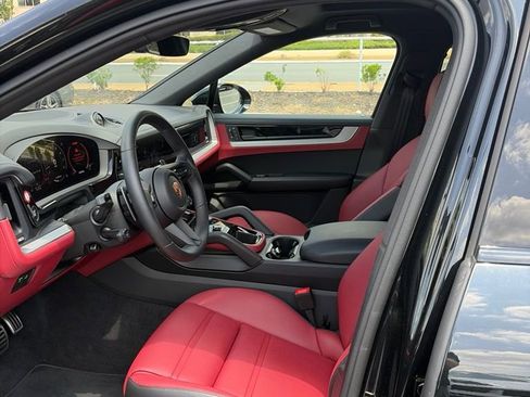 Certified 2026 Porsche Cayenne S AWD/4WD image 4