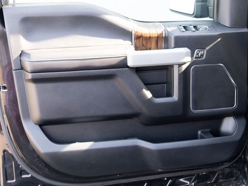 Used 2019 Ford F150 Lariat w/ Equipment Group 502A Luxury AWD/4WD image 14