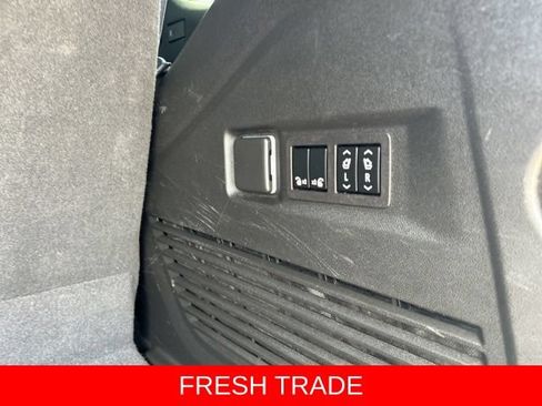 Used 2023 GMC Yukon Denali Ultimate AWD/4WD image 11