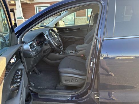 Used 2020 Kia Sorento LX w/ LX I4 Convenience Package image 4