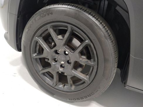 Used 2020 Jeep Renegade Latitude FWD image 31