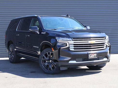 Used 2021 Chevrolet Suburban High Country w/ Premium Package AWD/4WD image 3