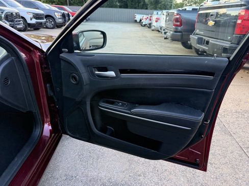 Used 2019 Chrysler 300 S RWD image 11