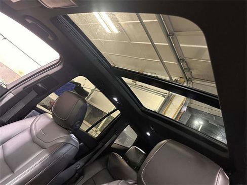 Used 2025 Cadillac XT6 Premium Luxury image 11