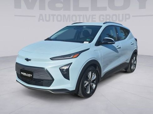 Used 2022 Chevrolet Bolt EUV LT w/ Convenience Package image 1