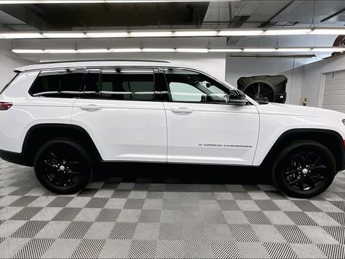 Used 2023 Jeep Grand Cherokee L Limited AWD/4WD image 15