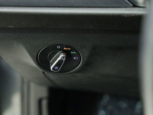 Certified 2023 Volkswagen Jetta SE FWD image 25