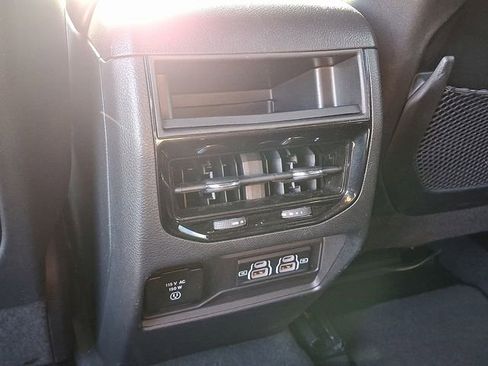 Used 2024 Jeep Grand Cherokee Altitude image 13