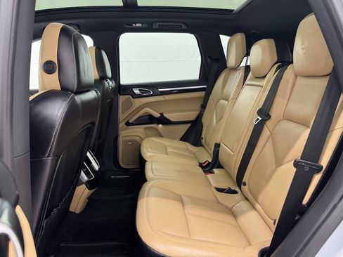 Used 2017 Porsche Cayenne Platinum Edition image 19