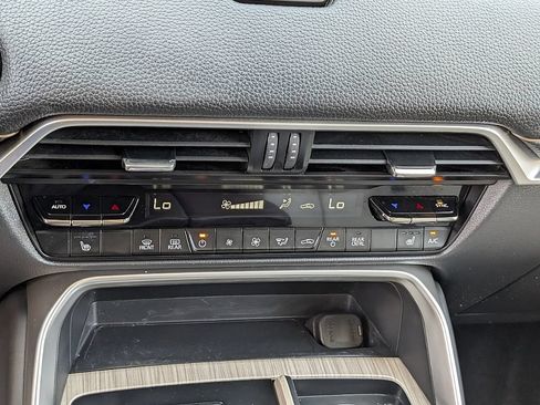 Used 2024 MAZDA CX-90 Plug-In Hybrid w/ Preferred AWD/4WD image 31