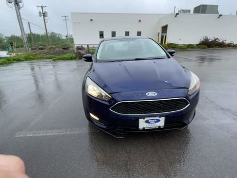 Used 2017 Ford Focus SEL w/ Cold Weather Package FWD image 3