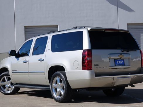 Used 2014 Chevrolet Suburban LTZ image 4