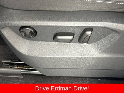 Used 2020 Volkswagen Atlas Cross Sport SE w/ Panoramic Sunroof Package FWD image 12