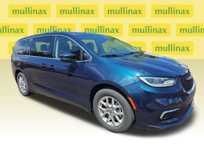 Used 2023 Chrysler Pacifica Touring-L