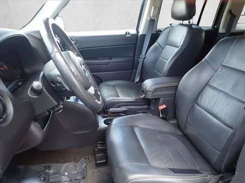 Used 2017 Jeep Patriot High Altitude FWD image 11