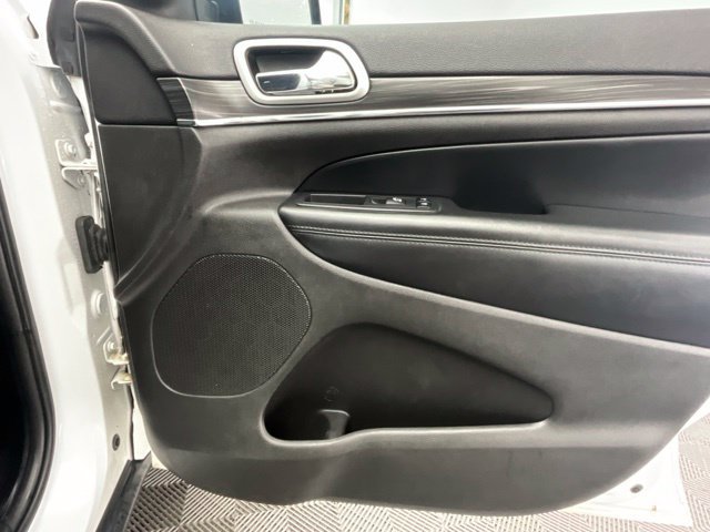 Used 2019 Jeep Grand Cherokee Limited AWD/4WD image 17