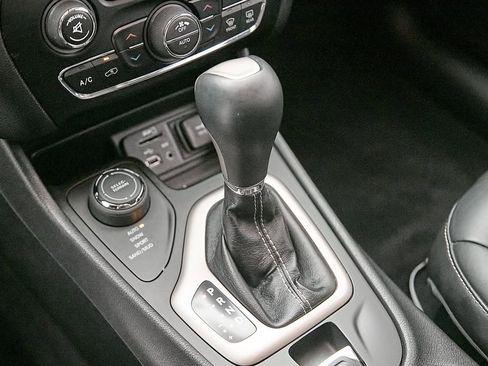 Used 2015 Jeep Cherokee Limited AWD/4WD image 19