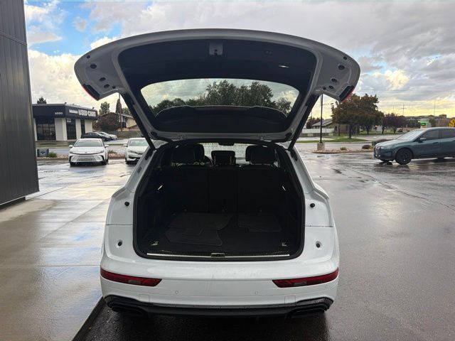 Used 2023 Audi Q5 e Prestige AWD/4WD image 7