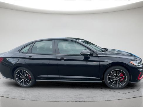Used 2025 Volkswagen Jetta GLI Autobahn FWD image 3