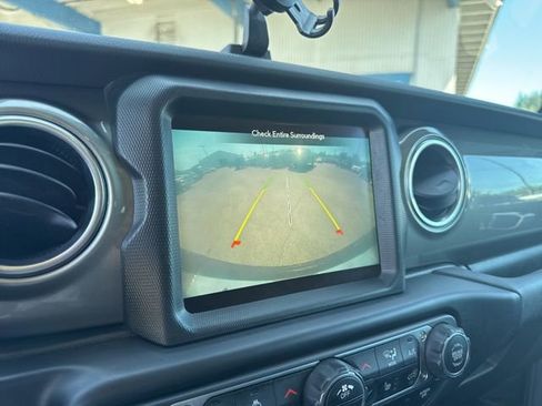 Used 2022 Jeep Wrangler Unlimited Sahara w/ Cold Weather Group AWD/4WD image 32
