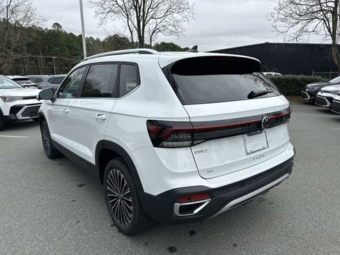 New 2026 Volkswagen Taos SE image 3