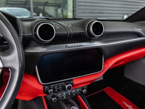 Used 2020 Ferrari Portofino RWD image 44