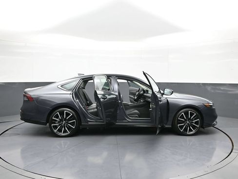 Used 2025 Honda Accord Touring image 41