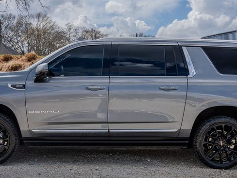Used 2022 GMC Yukon XL Denali image 2