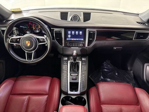 Used 2018 Porsche Macan AWD/4WD image 41