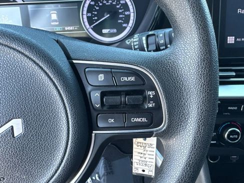 Used 2022 Kia Niro LX image 26
