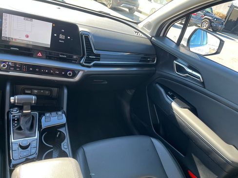 Used 2025 Kia Sportage EX image 12