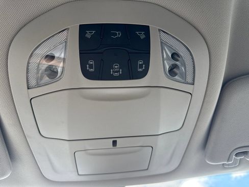 Used 2024 Chrysler Pacifica Touring-L w/ Uconnect Theater Family Group FWD image 30