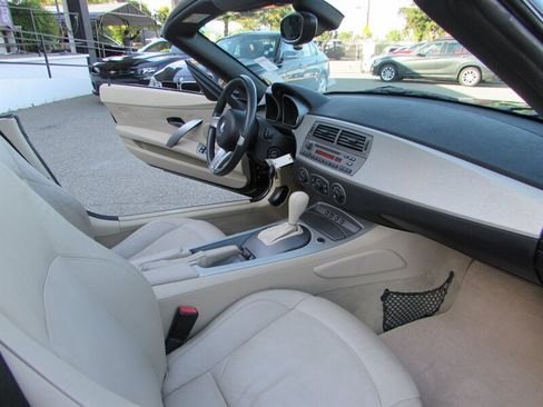 Used 2003 BMW Z4 2.5i RWD image 18