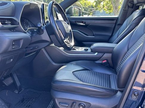 Used 2021 Toyota Highlander XSE AWD/4WD image 14