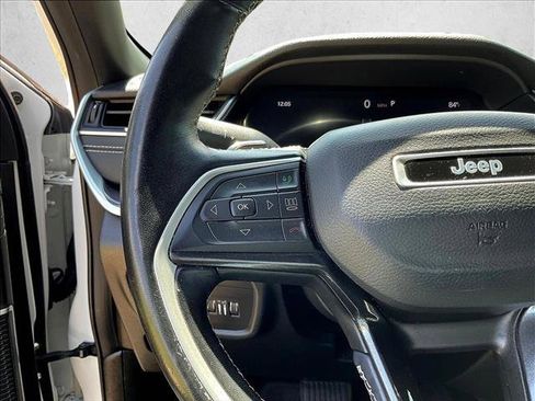 Used 2022 Jeep Grand Cherokee L Laredo RWD image 17