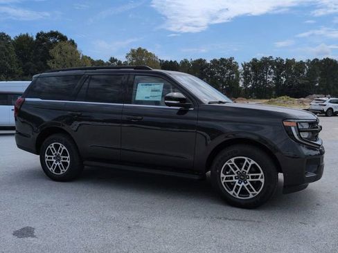 New 2025 Ford Expedition Active image 2