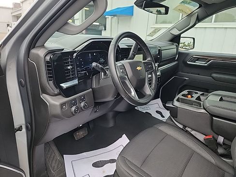 Used 2023 Chevrolet Silverado 1500 LT AWD/4WD image 9