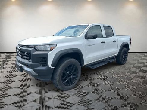 Used 2024 Chevrolet Colorado Trail Boss w/ Advanced Trailering Package AWD/4WD image 2