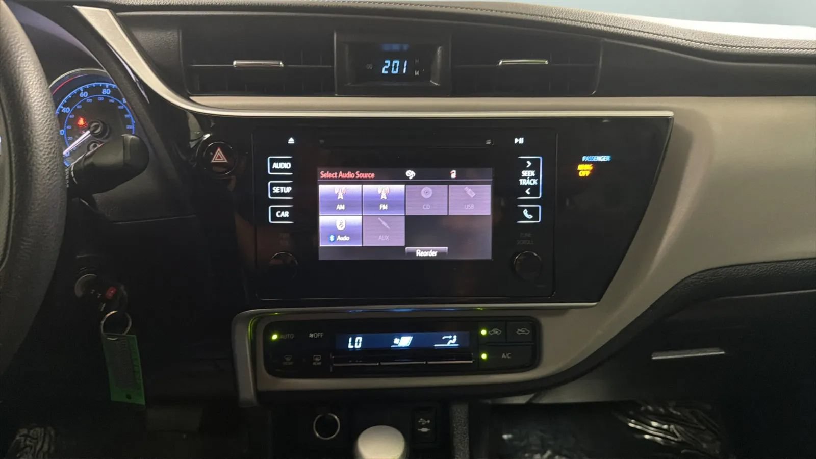 Used 2018 Toyota Corolla LE w/ Carpet Mat Package (TMS) FWD image 14