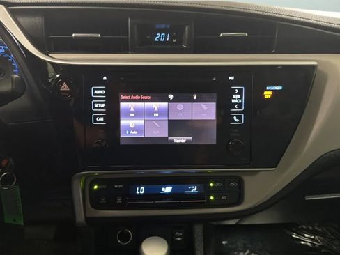 Used 2018 Toyota Corolla LE w/ Carpet Mat Package (TMS) FWD image 14