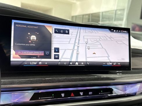 Used 2025 BMW i7 xDrive60 w/ Premium Package image 23