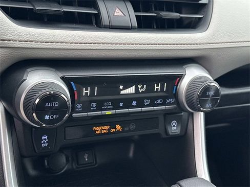 Used 2020 Toyota RAV4 XLE image 7