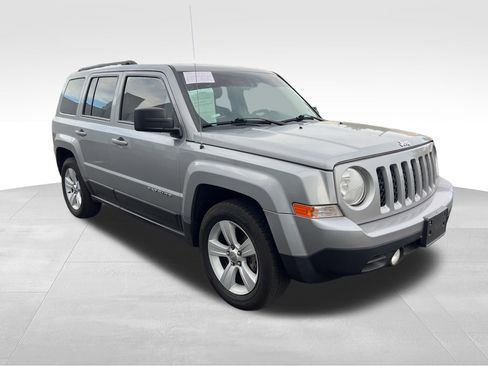 Used 2016 Jeep Patriot Latitude image 3