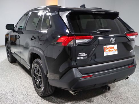 Used 2021 Toyota RAV4 XLE FWD image 9