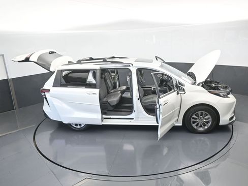 Used 2021 Toyota Sienna XLE image 73