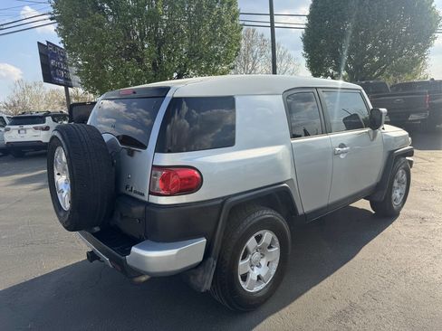 Used 2007 Toyota FJ Cruiser 2WD image 5