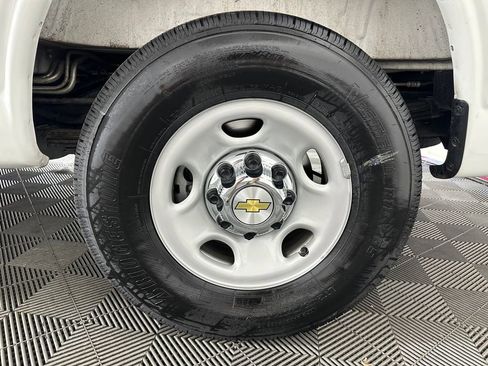 Used 2025 Chevrolet Express 3500 LT w/ LT Preferred Equipment Group RWD image 10