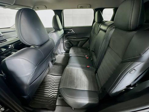 Used 2024 Mitsubishi Outlander SE FWD image 27