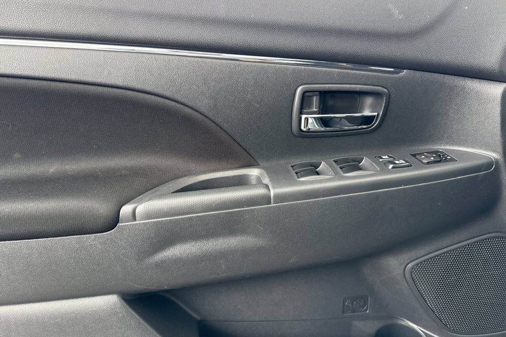 Used 2025 Mitsubishi Outlander Sport ES AWD/4WD image 14